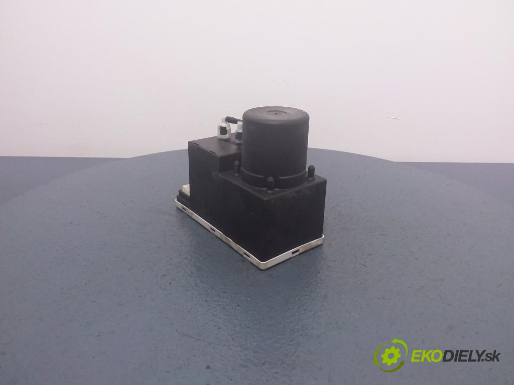 Audi A4 2000 čerpadlo Centrální Zámek 8D0862257B