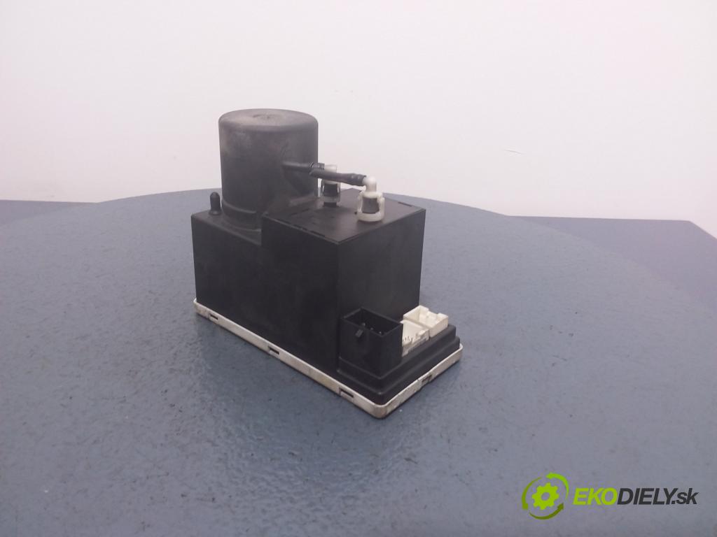 Audi A4 2000 čerpadlo Centrální Zámek 8D0862257B