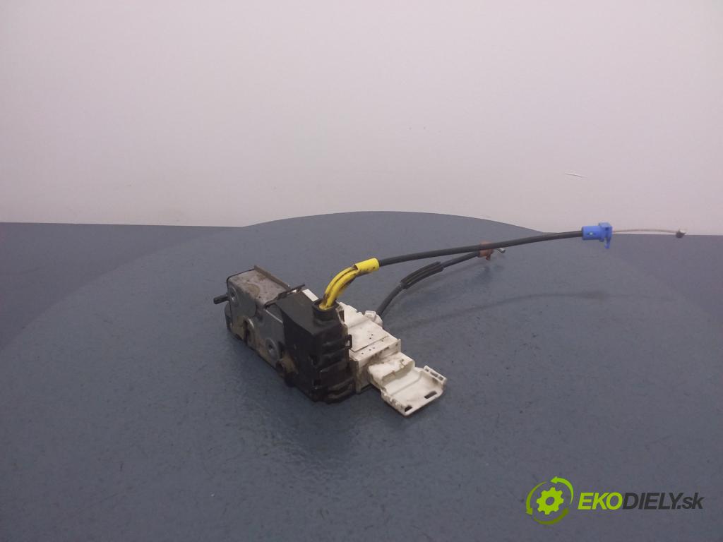 Peugeot Expert 229 2009 zámek dveře Zad: v pravo: 9681336180