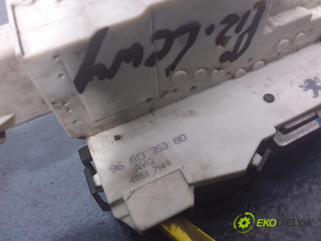 Peugeot Expert 229 2009 zámek dveře před Levý: 9681335380