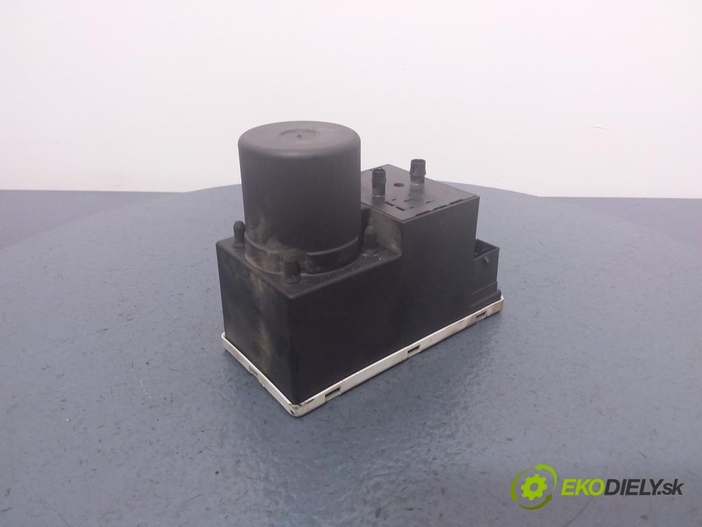 Audi A4 2000 čerpadlo Centrální Zámek 8D0862257B