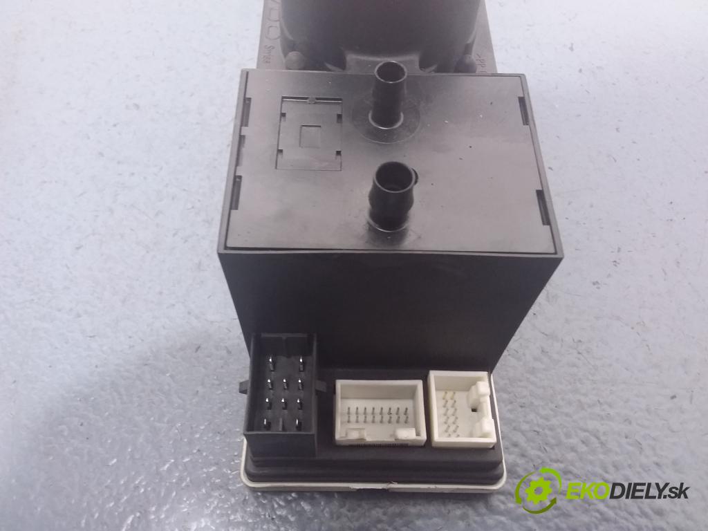 Audi A4 2000 čerpadlo Centrální Zámek 8D0862257B