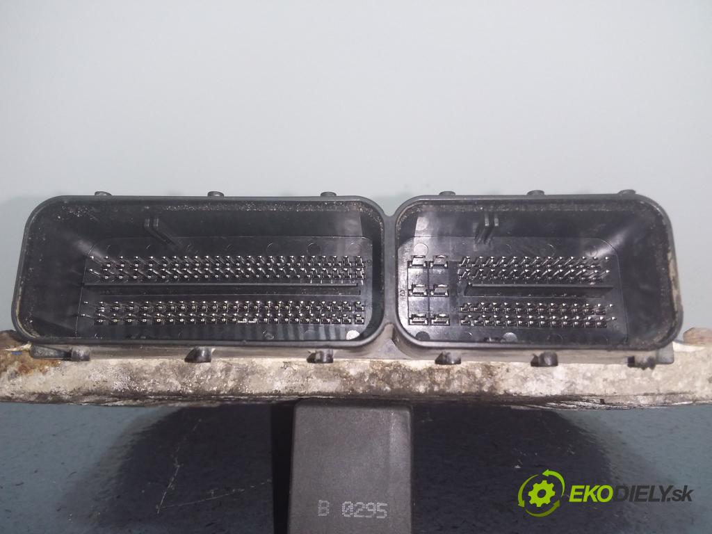 Opel Astra 2009 řídící jednotka Motor: 55571776