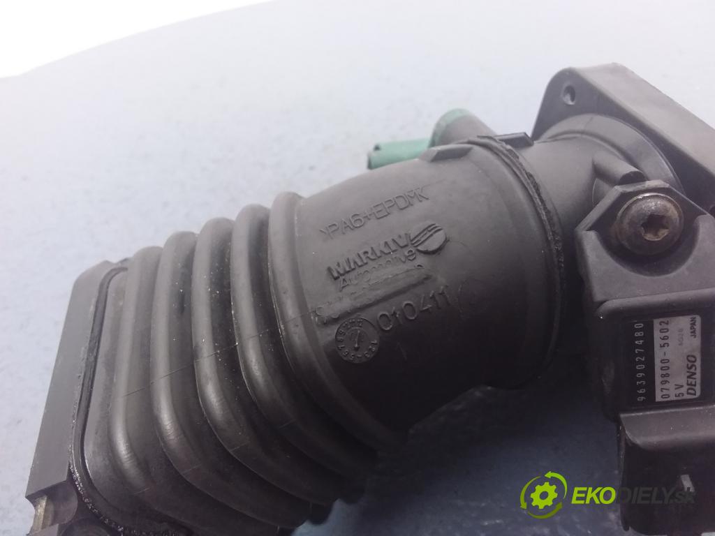 Ford Focus 2005 rúrka Vzduch: 010411