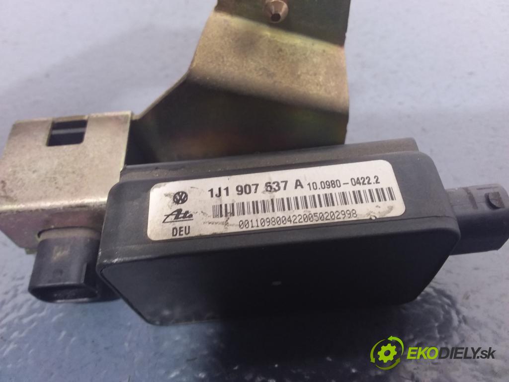 Volkswagen Golf 2000 snímač ESP. 1J0907657A