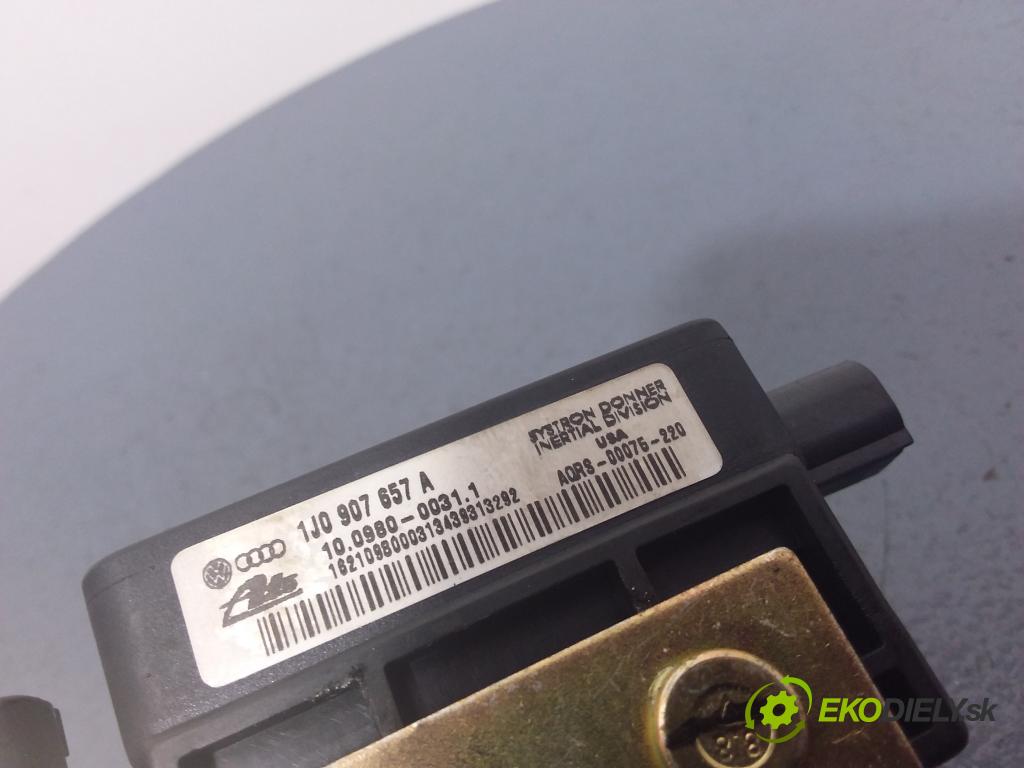 Volkswagen Golf 2000 snímač ESP. 1J0907657A