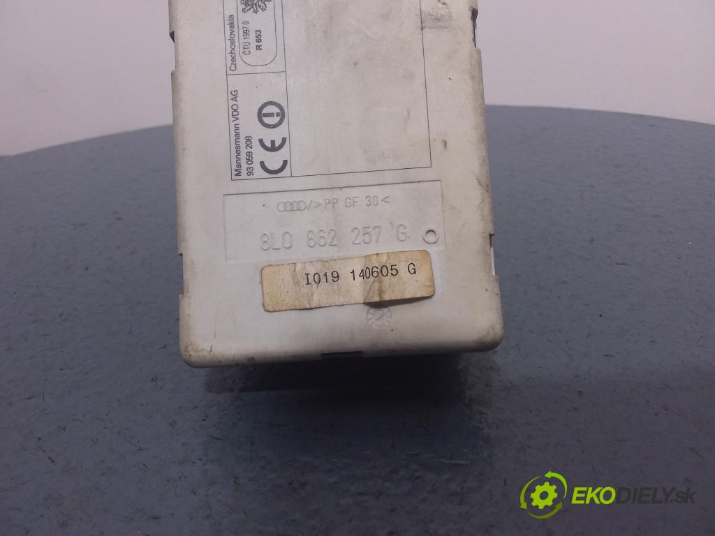 Audi A4 2001 pompa Centrálny: Zámok: 8L0862257G