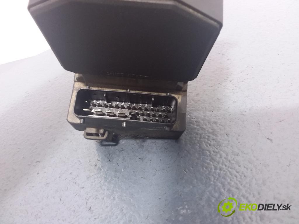 Volkswagen Passat 1999 čerpadlo ABS x 3B0614111HL