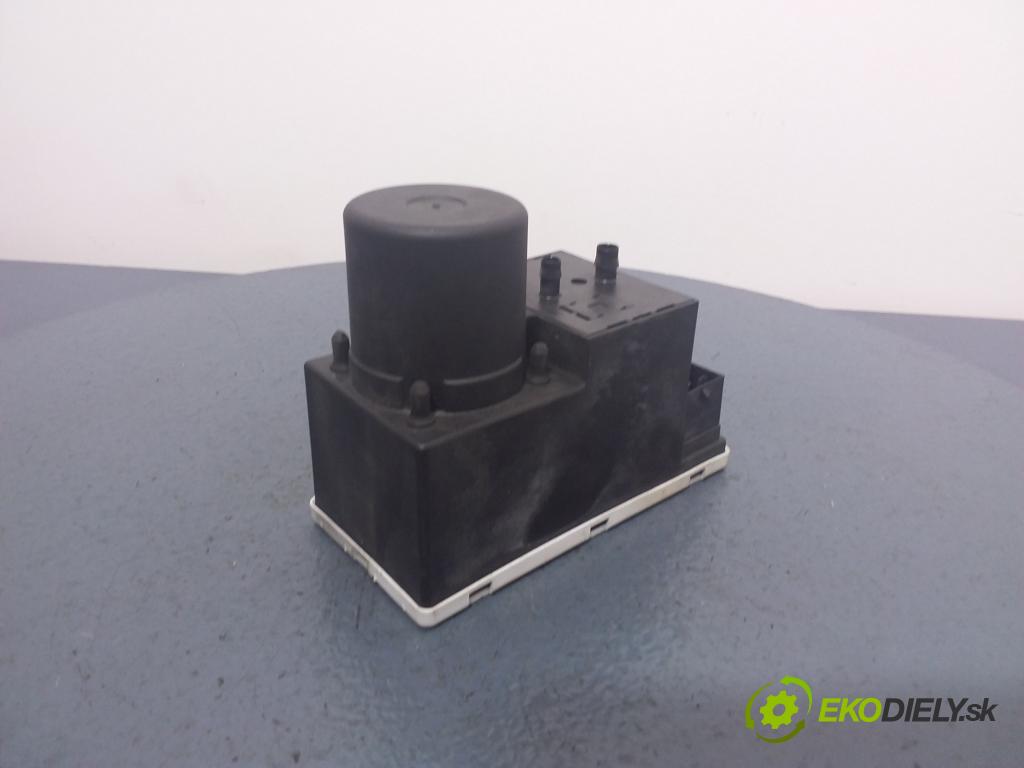 Audi A4 2001 čerpadlo Centrální Zámek 8D0862257B