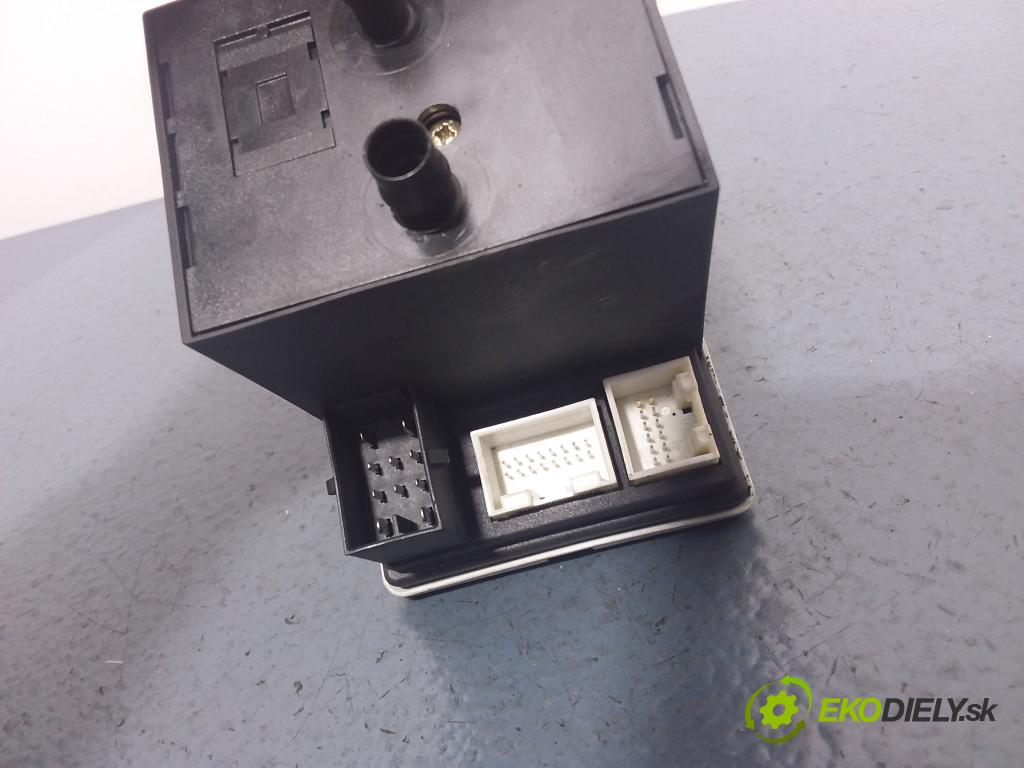 Audi A4 2001 čerpadlo Centrální Zámek 8D0862257B