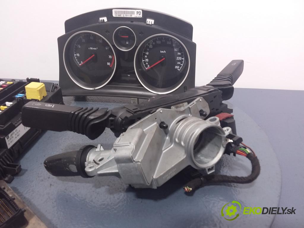 Opel Astra 2006 řídící jednotka Motor: 55561172