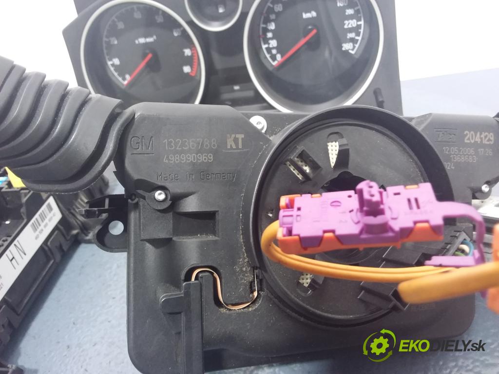 Opel Astra 2006 řídící jednotka Motor: 55561172