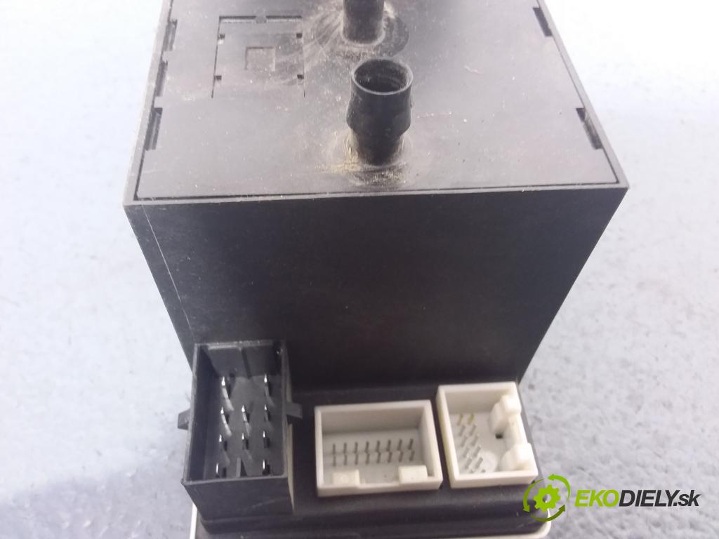 Audi A3 1997 čerpadlo Centrální Zámek 8L0862257E