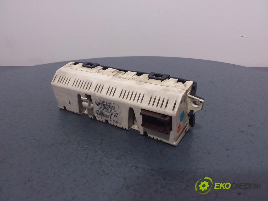 Citroen C5 2005 displej Radio / GPS 9657882880