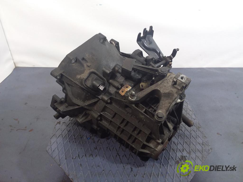 Volvo S40 2004 prevodovka Manualna 3M5R7002XC