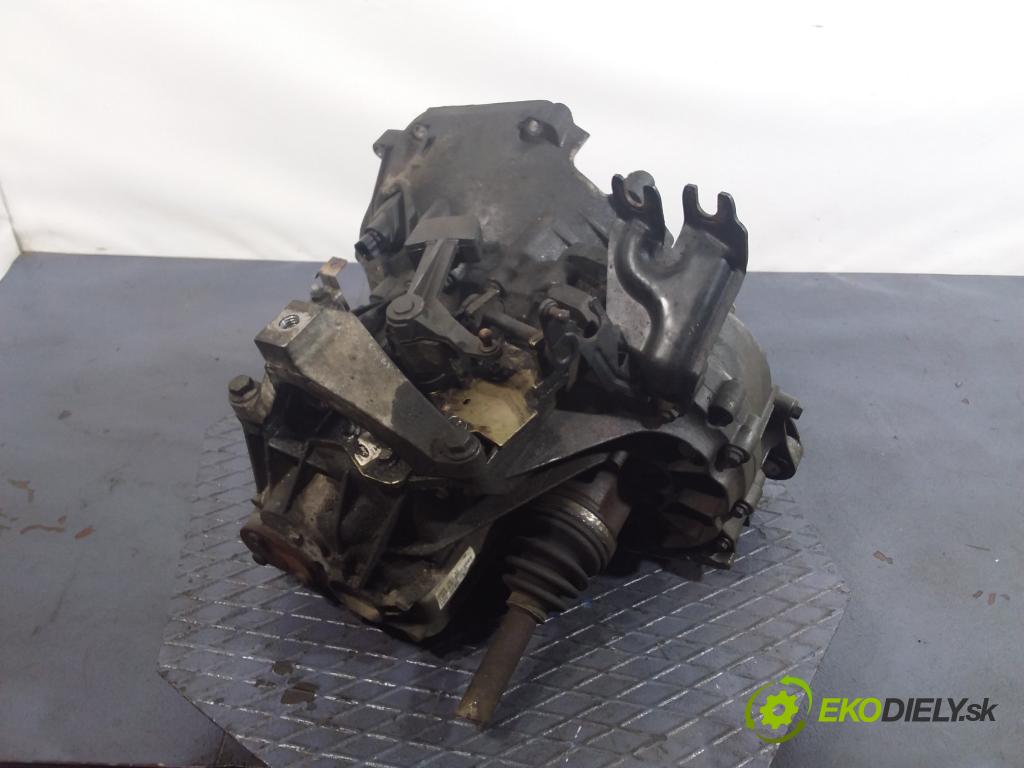 Volvo S40 2004 prevodovka Manualna 3M5R7002XC