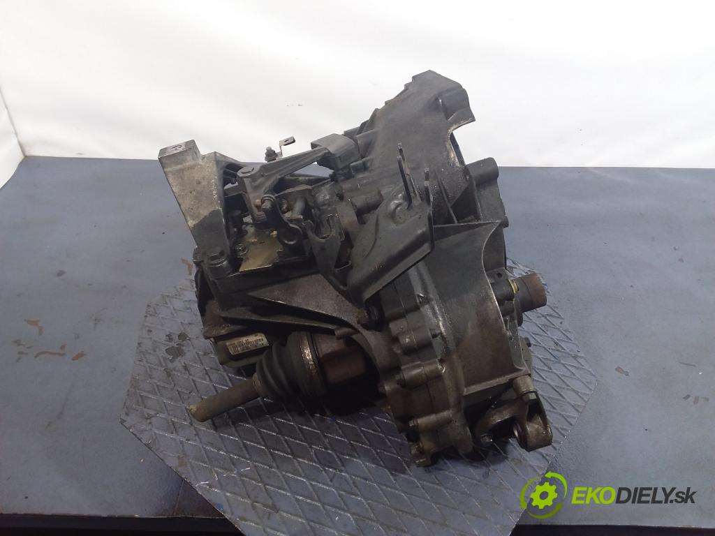 Volvo S40 2004 prevodovka Manualna 3M5R7002XC