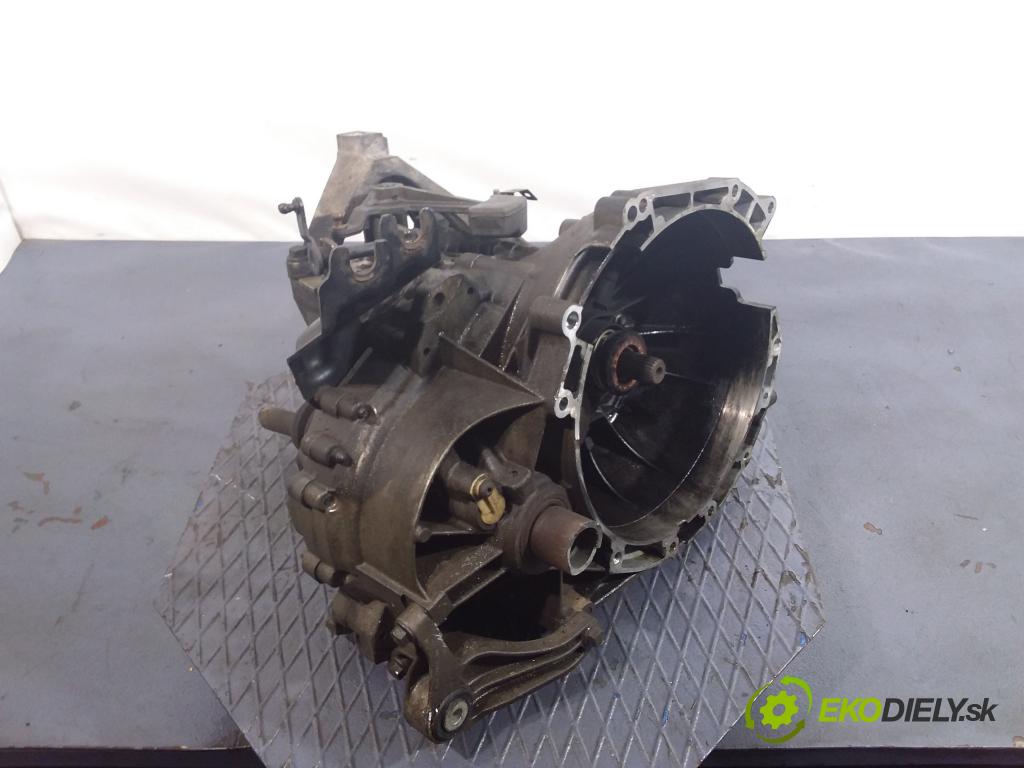 Volvo S40 2004 prevodovka Manualna 3M5R7002XC
