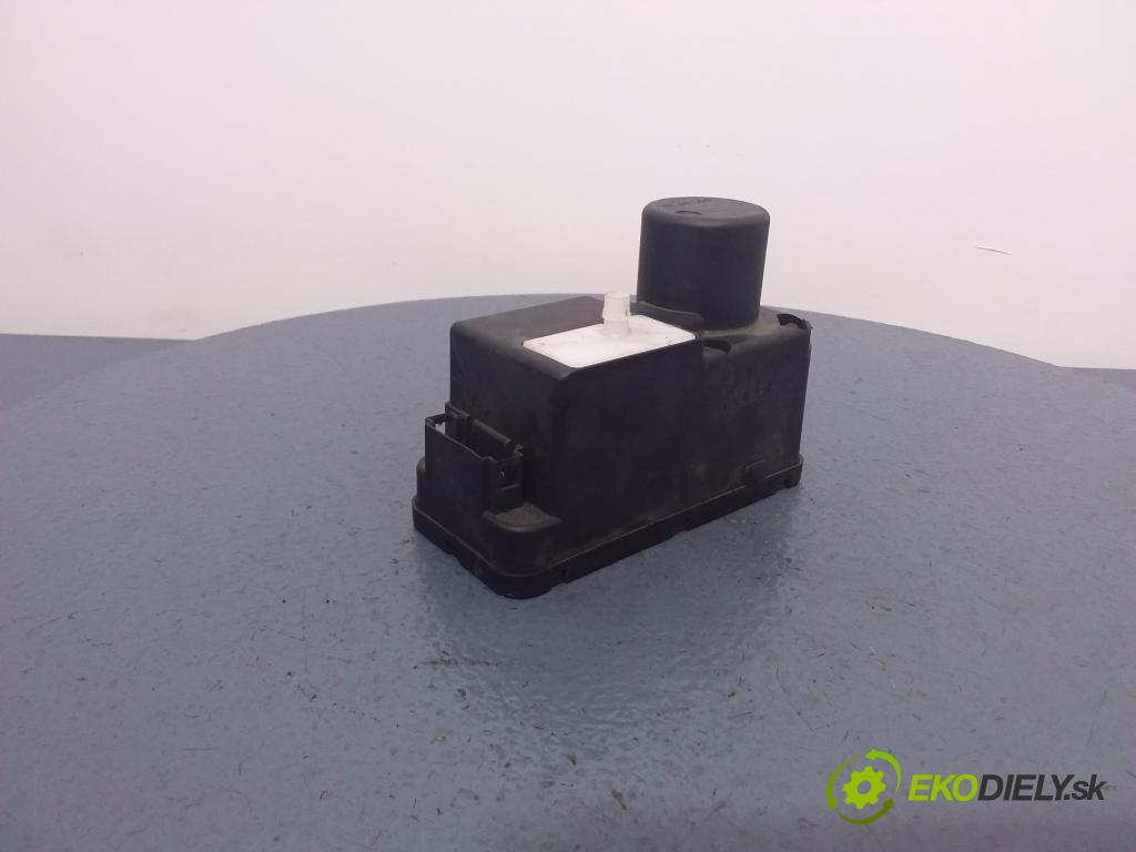 Volkswagen Passat 1994 čerpadlo Centrální Zámek 1H0962257G