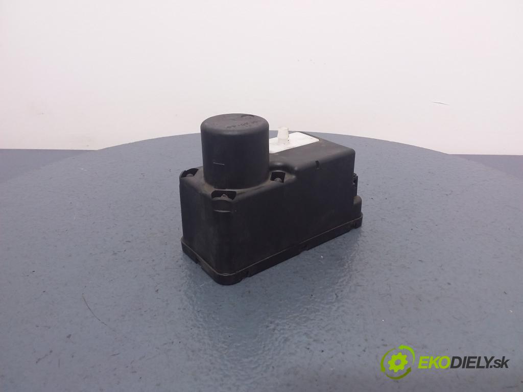 Volkswagen Passat 1994 čerpadlo Centrální Zámek 1H0962257G