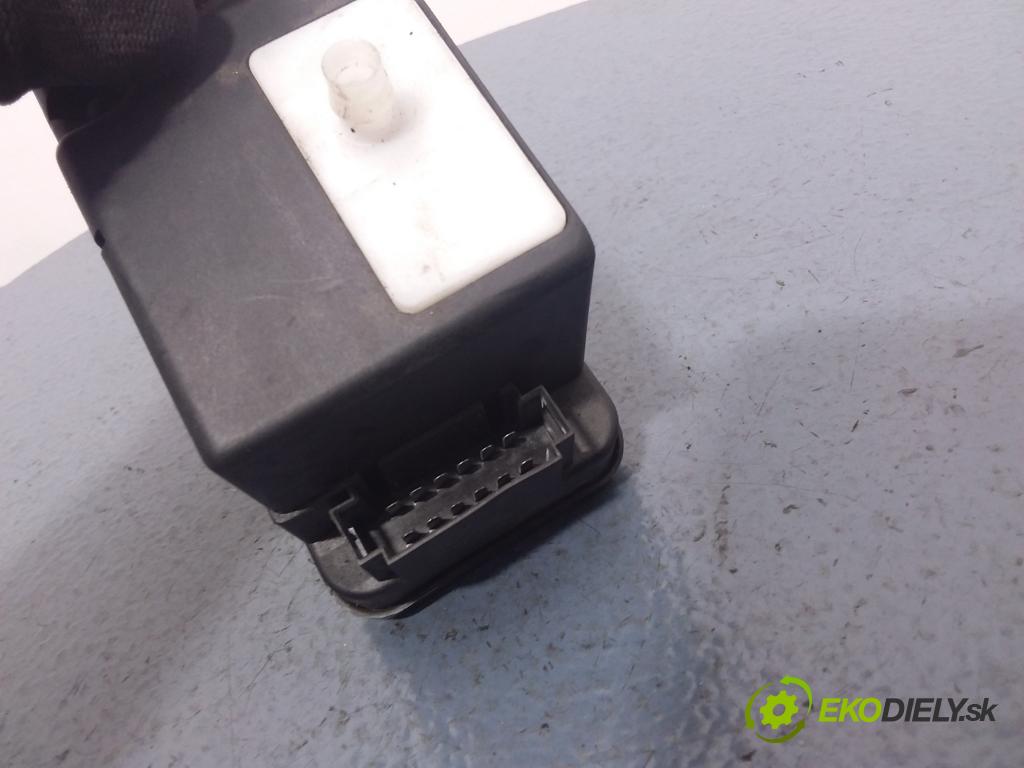 Volkswagen Passat 1994 čerpadlo Centrální Zámek 1H0962257G