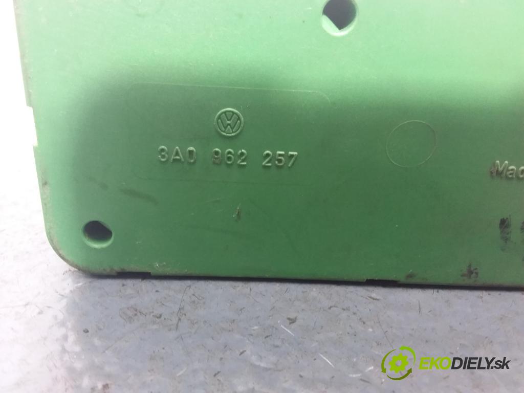 Volkswagen Passat 1994 čerpadlo Centrální Zámek 1H0962257
