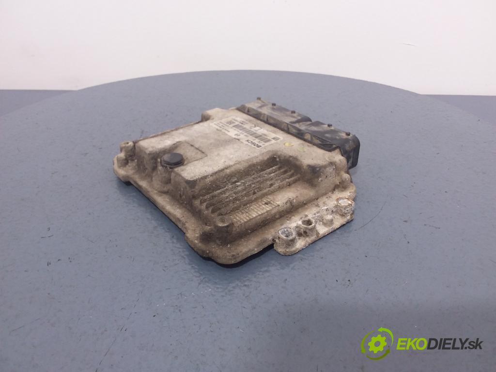 Opel Astra 2004 řídící jednotka Motor: 12992628