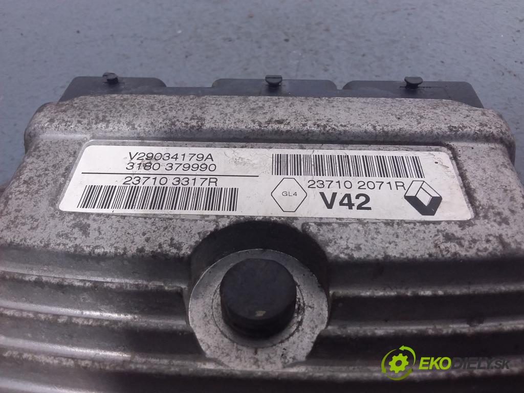 Dacia Sandero 2013 řídící jednotka Motor: 237102071R