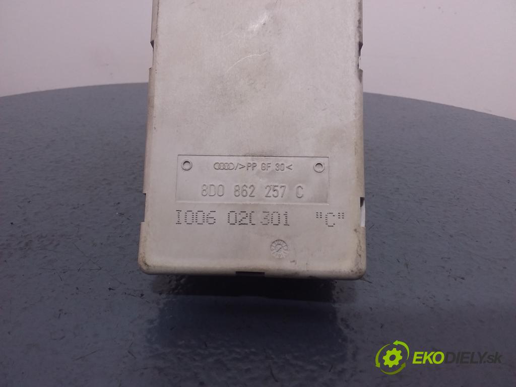 Audi A3 2001 čerpadlo Centrální Zámek 8D0862257C