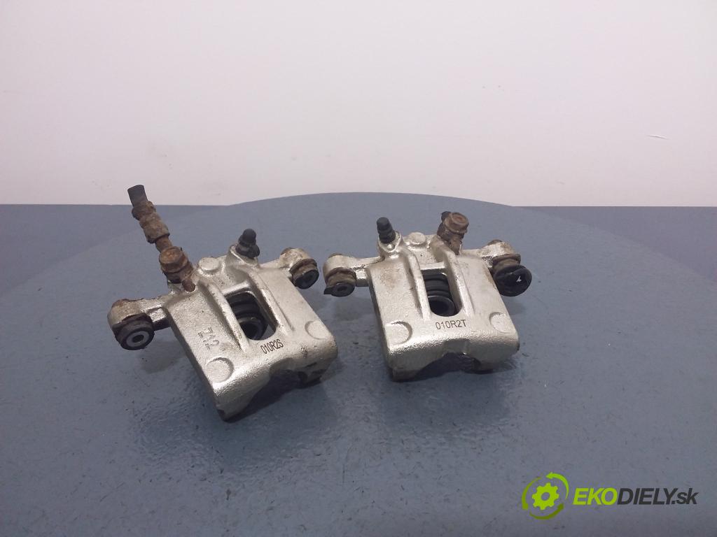 Toyota Corolla 2002 brzdič brzdový zad Vľavo: 010R2S