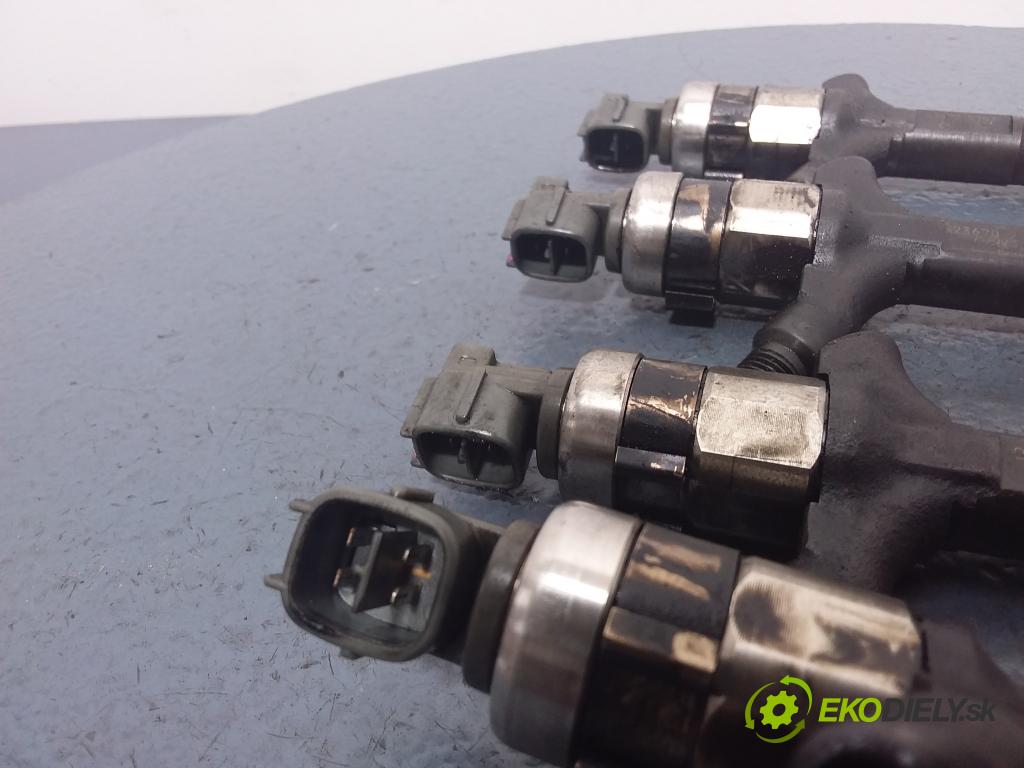 Toyota Avensis 2002 vstrek 22100-27010