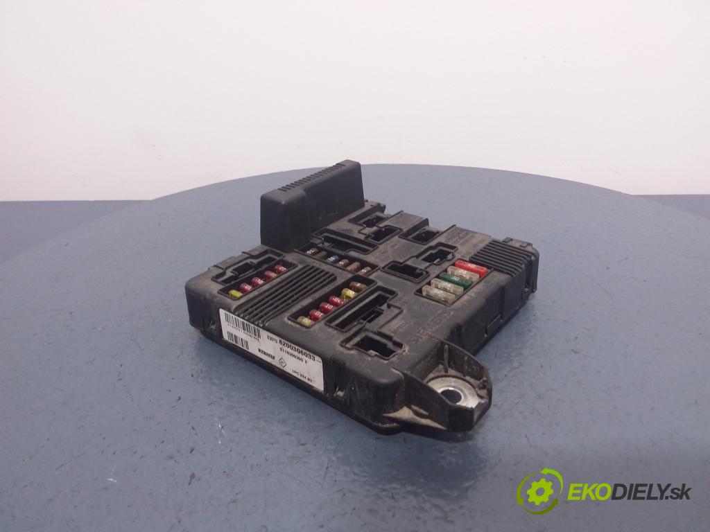 Renault Megane 2004 skrinka Poistky: 8200306033