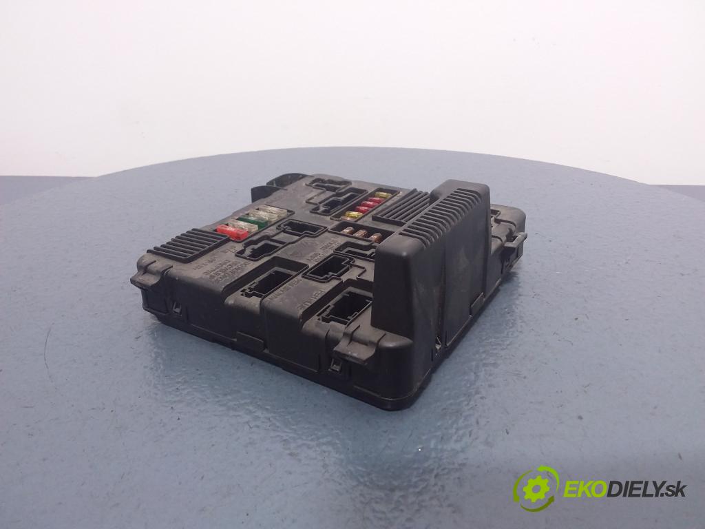 Renault Megane 2004 skrinka Poistky: 8200306033