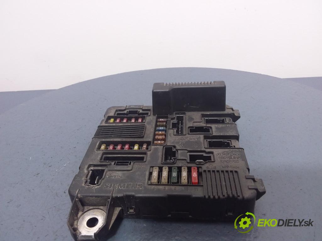 Renault Megane 2004 skrinka Poistky: 8200306033