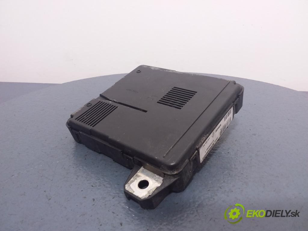 Renault Megane 2004 skrinka Poistky: 8200306033