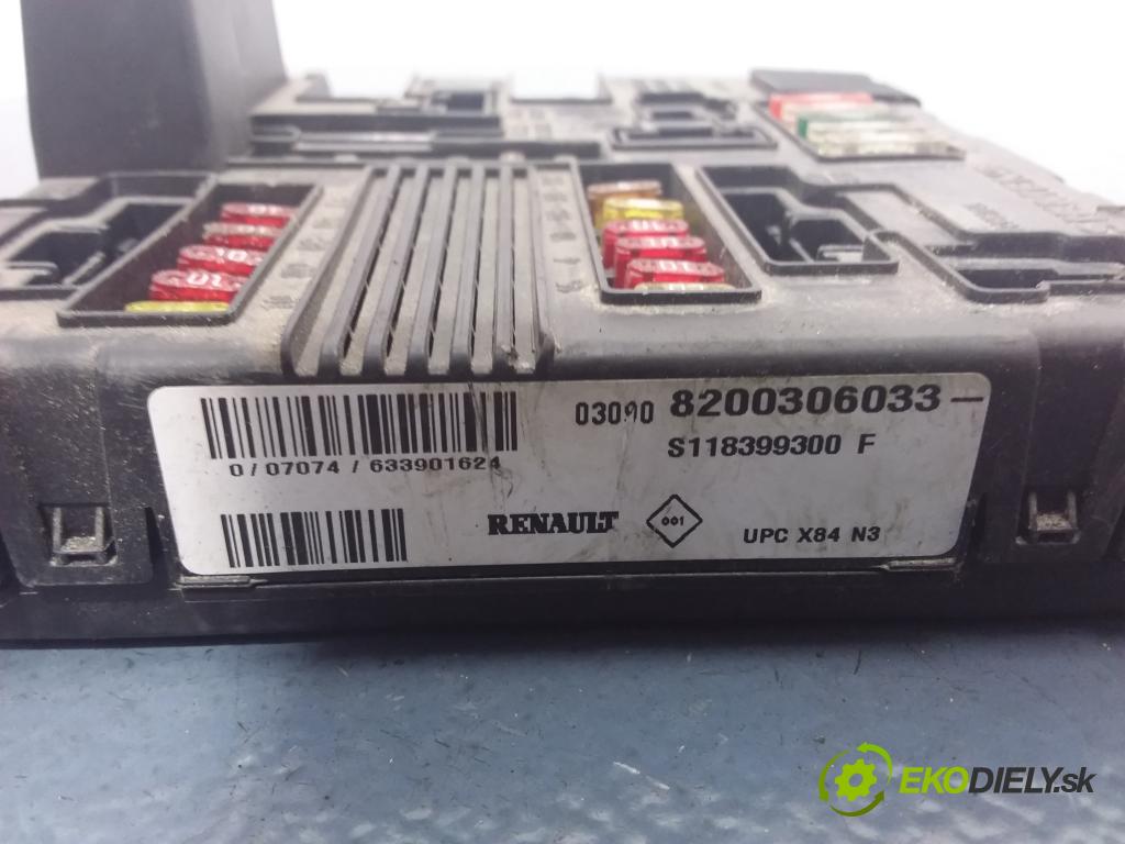 Renault Megane 2004 skrinka Poistky: 8200306033