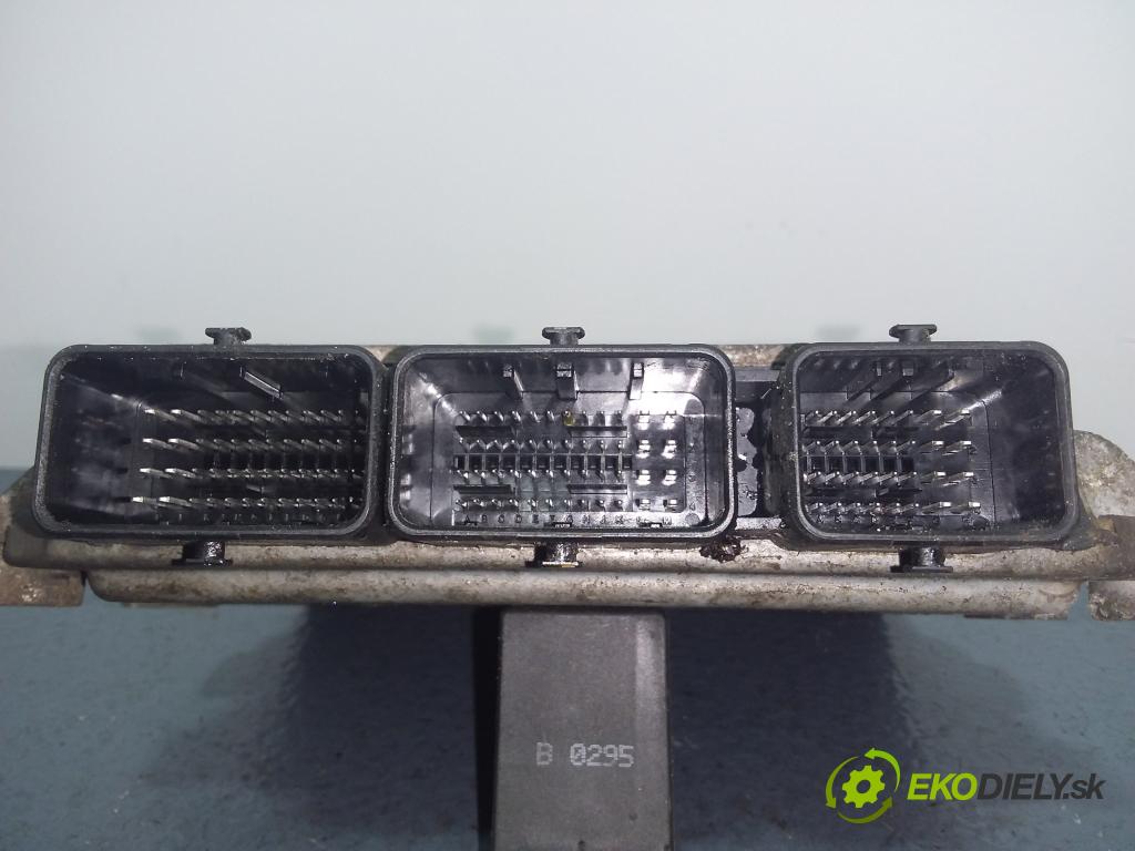 Volvo S40 2004 riadiaca jednotka Motor: 30729065A
