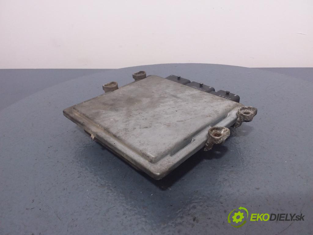 Volvo S40 2004 riadiaca jednotka Motor: 30729065A