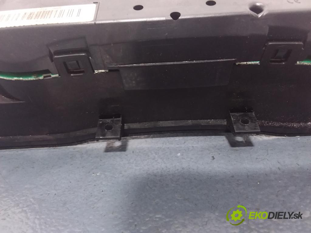 Volkswagen Passat 2000 prístrojovka/ budíky 3B0920822