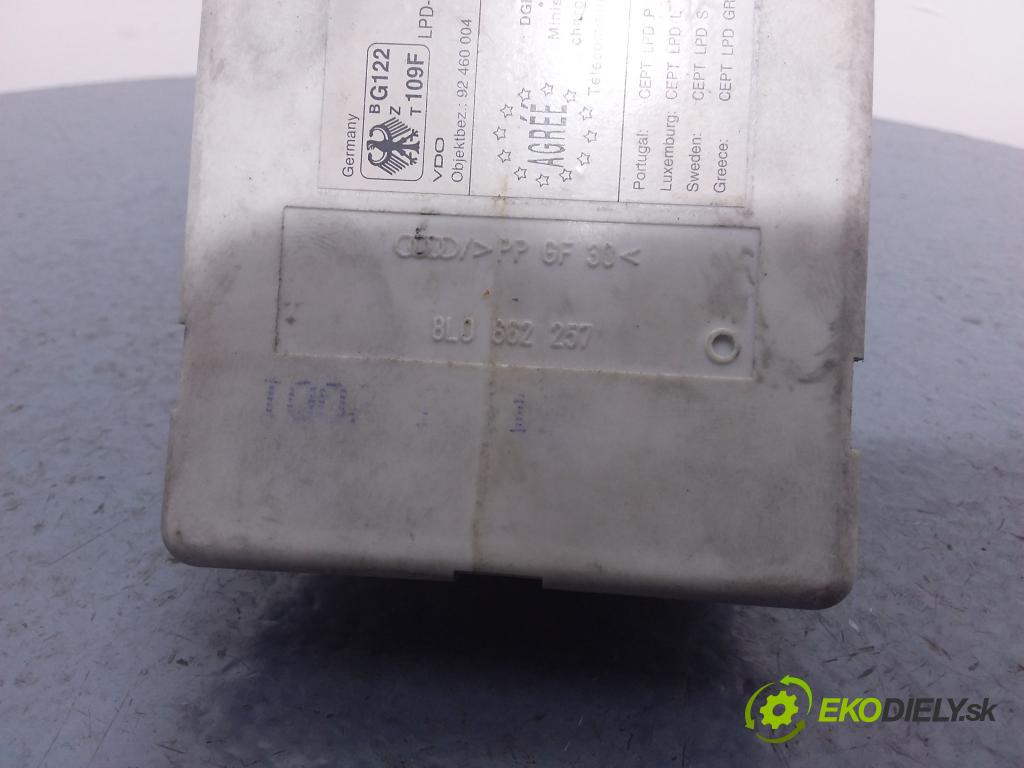 Audi A4 1996 pompa Centrálny: Zámok: 8L0862257