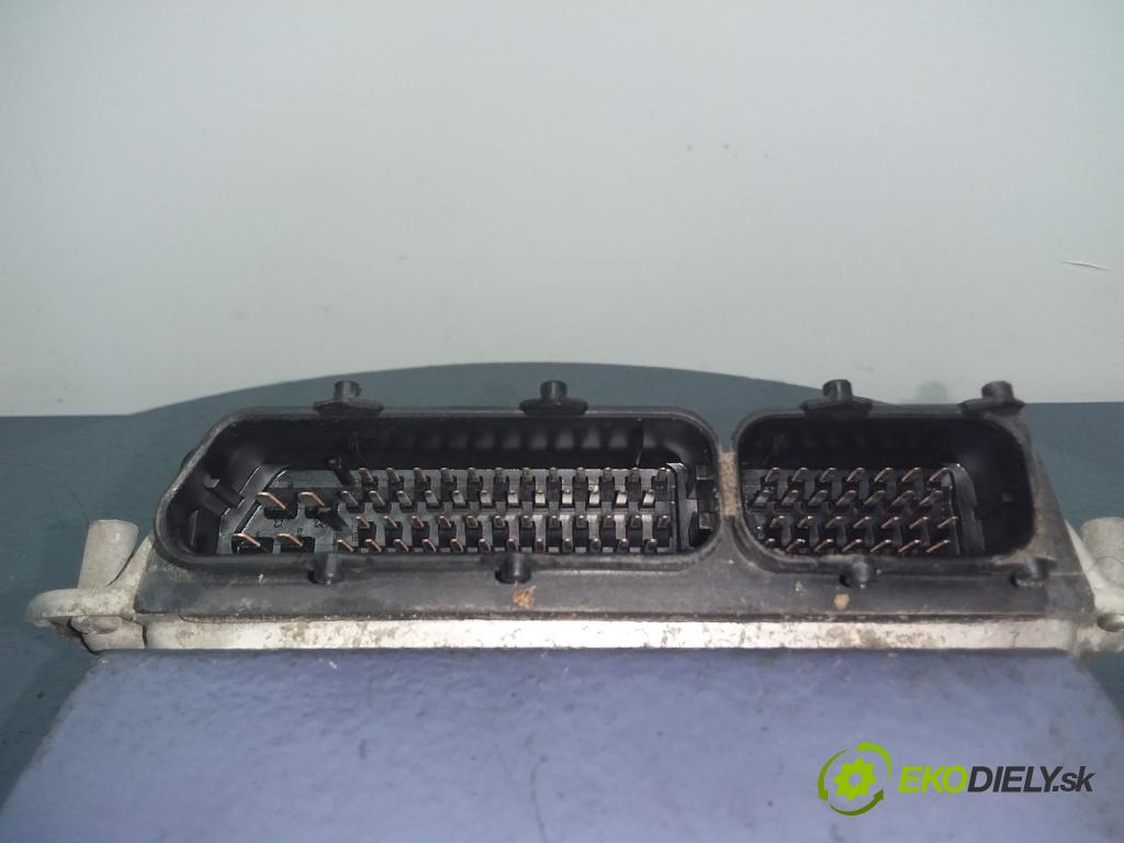 Skoda Octavia 2003 řídící jednotka Motor: 036906032J