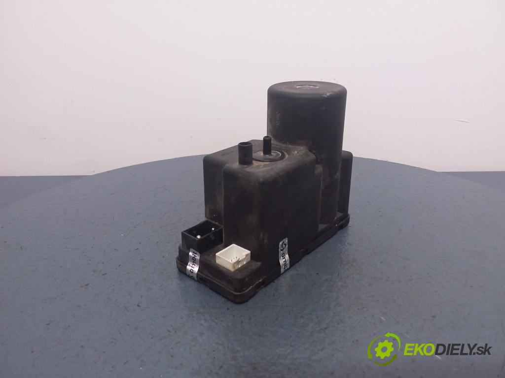 Audi A4 1995 pompa Centrálny: Zámok: 4A0862257A