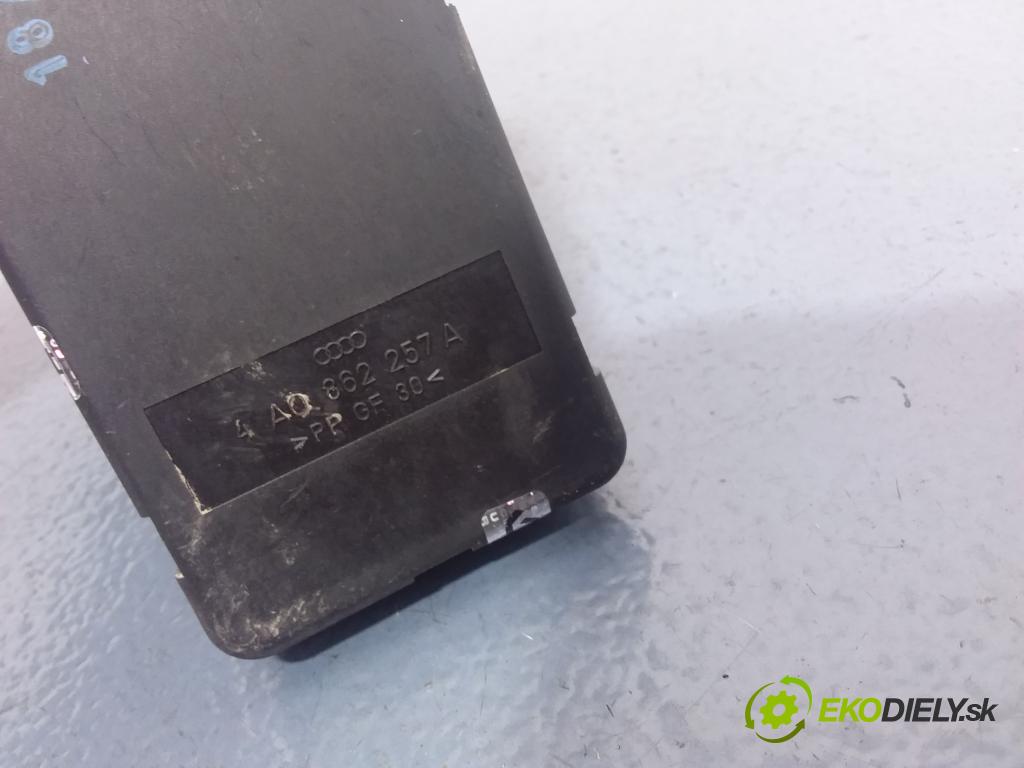 Audi A4 1995 pompa Centrálny: Zámok: 4A0862257A