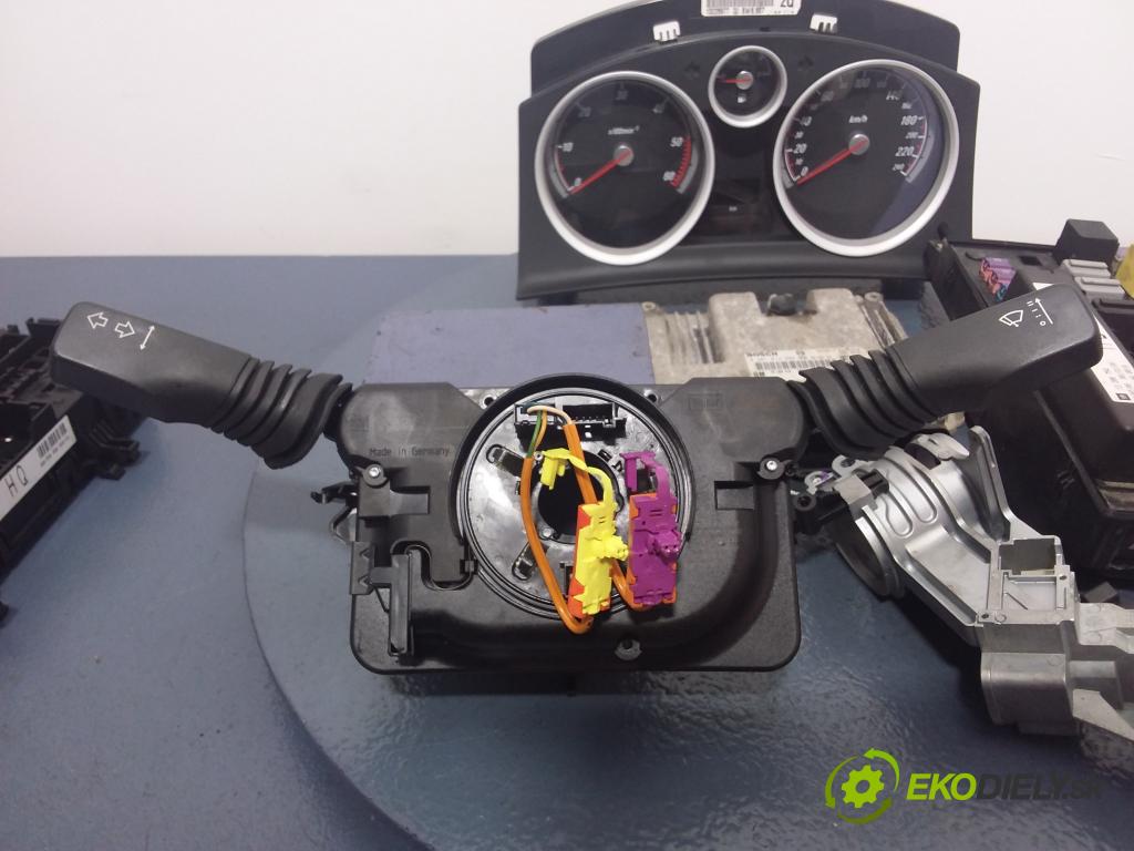 Opel Astra 2006 riadiaca jednotka Motor: 55560810