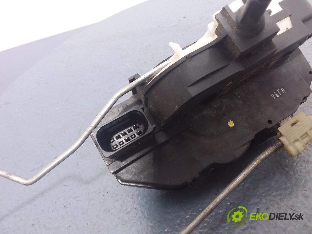 Opel Insignia 2010 zámek dveře před v pravo: 13503802