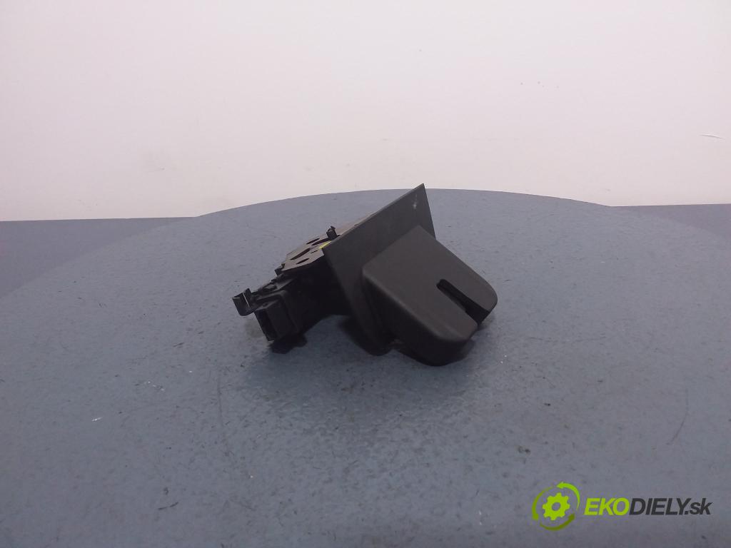 Audi A3 2004 zámek Klapky: kufr 8P4827505A