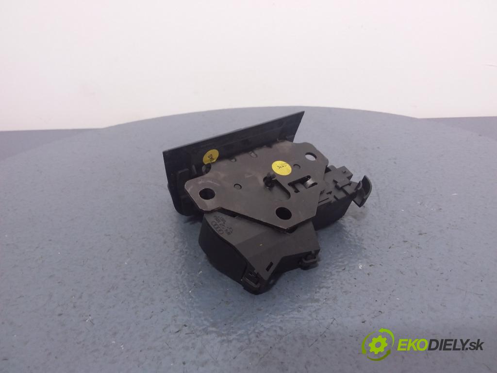 Audi A3 2004 zámek Klapky: kufr 8P4827505A