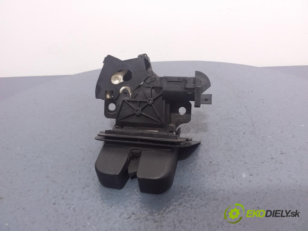 Audi A3 2004 zámek Klapky: kufr 8P4827505A