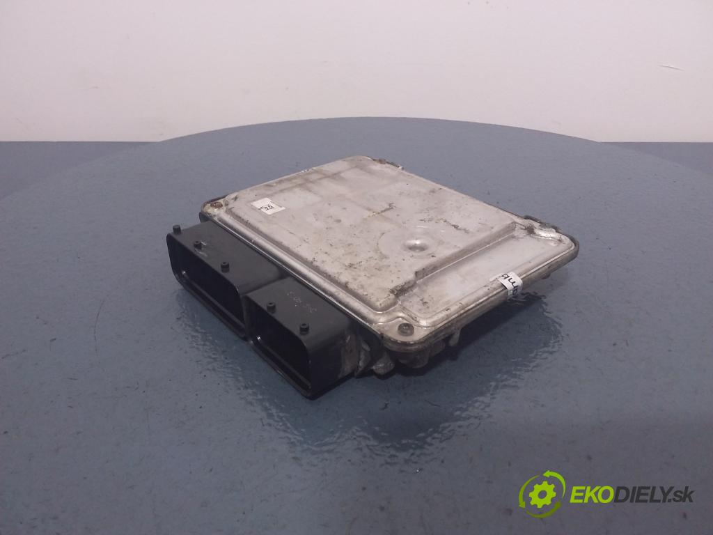 Skoda Octavia 2009 riadiaca jednotka Motor: 03G906021TB