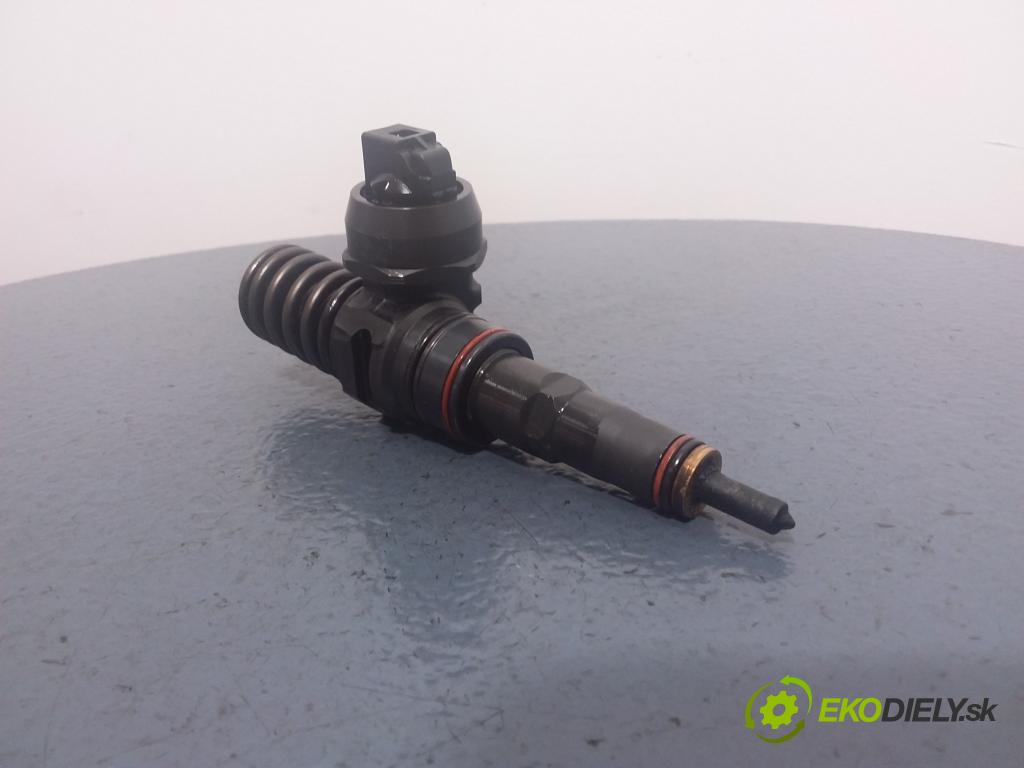 Audi A4 2002 vstrek 038130073AR